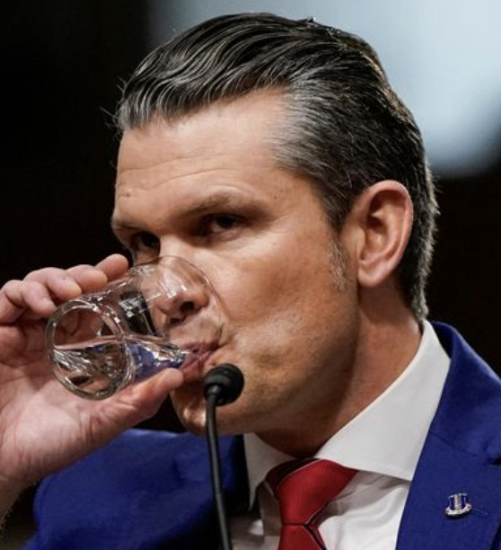 MeidasTouch's tweet image. NEWS: Sen. Mark Kelly is suing DOD &amp;amp; Pete Hegseth over what's described as their lawless attempt to silence a sitting U.S. Senator. The 7-count complaint alleges violations of the First Amendment, Due Process, and Speech or Debate Clause.

The complaint highlights that Hegseth…