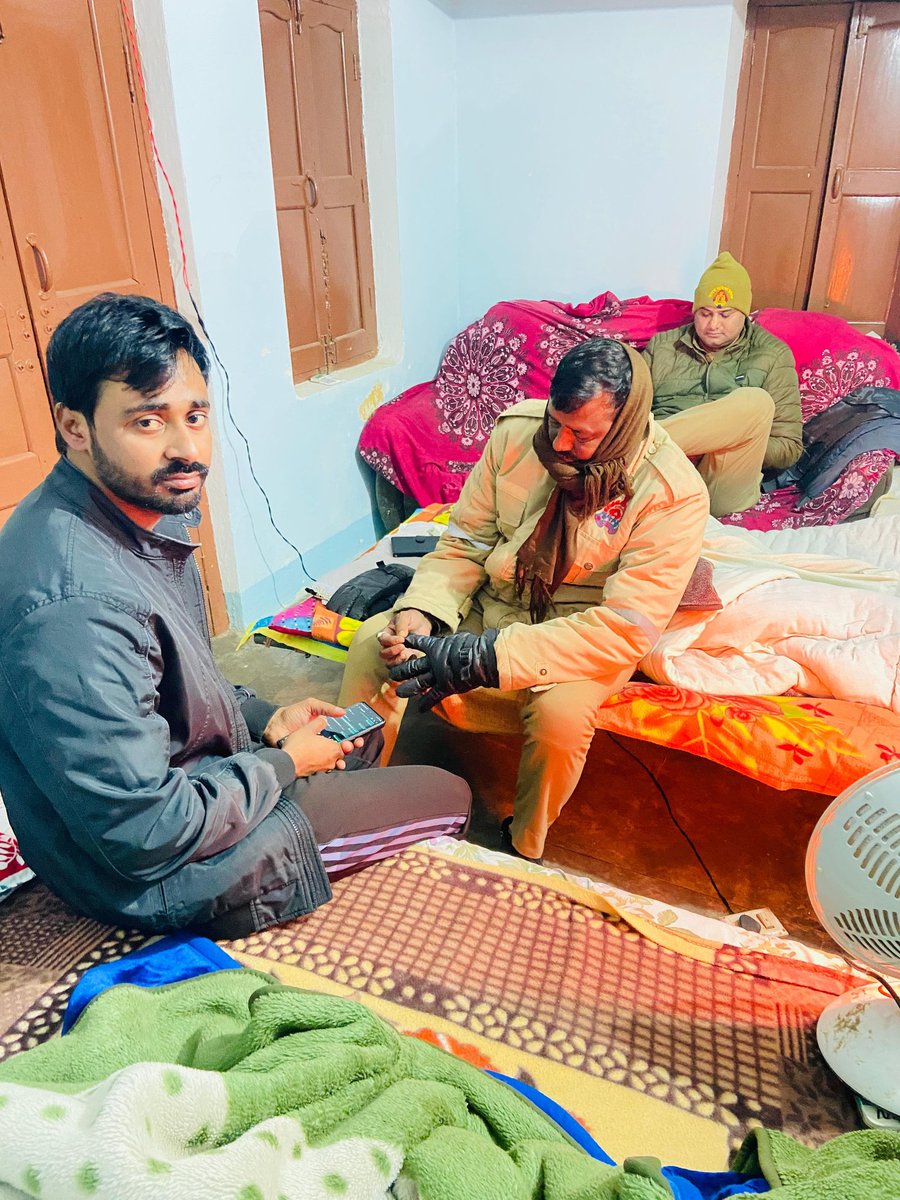 छात्रों से इतना डर!

रात के 12 बजे रहे हैं, कड़ाके की ठंड है और उत्तर प्रदेश के अलग–अलग जिलों में NSUI से जुड़े छात्रों के घरों पर पुलिस रेड कर रही है, लगातार गिरफ्तारियाँ की जा रही हैं।

अब तक पुलिस द्वारा प्रदेश उपाध्यक्ष संदीप पाल, प्रदेश सचिव गणेश विश्वकर्मा, जिलाध्यक्ष