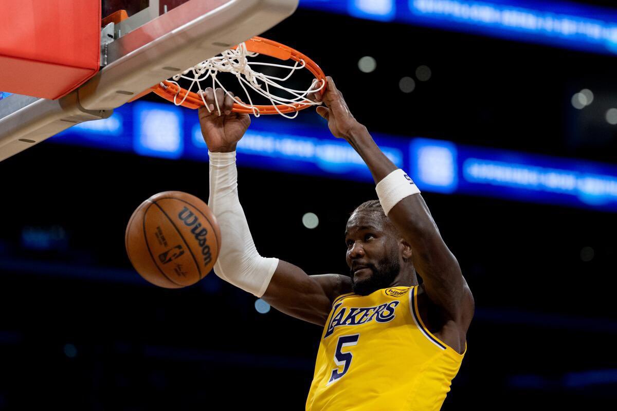 theo69prono's tweet photo. #NBA 

🔸 Ayton +7.5 rebonds @1.64 1%

Le cut est bas parce qu’il le passe peu récemment mais comment quand on l’avait pris contre NOP il y a 3 matchs (et validé) les books font une erreur ici. 
Je ne sais pas s’il a déjà eu un cut aussi bas cette saison et le voir contre les Kings c’est une aubaine, car on est bien loin des 2 derniers matchups qu’il a eu a gérer, et bien plus proche voir meilleur que celui contre NOP
Les Kings sont la 2ème équipe qui encaisse le plus de rebonds sur les pivots adverses de toute la ligue. 
Déjà 2 matchs contre eux cette saison, il finit avec 11 et 15 rebonds. 
Il passe le cut 5/6 cette saison contre le top5 des pires défenses de cercle de la ligue, les Kings avant dernier juste devant Washington avec 16.3 rebs/matchs concédés sur les pivots (backup compris), c’est 16.4 pour les Wizards

♻️❤️ si tu suis