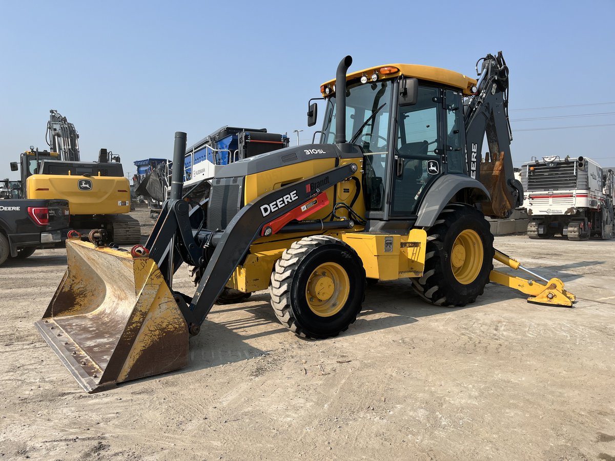 Support you can dig. This 2021 John Deere 310SL backhoe loader has your back—check it out: bit.ly/4pAG9Gy #MachineMonday
~
Un soutien sans se creuser la tête. Cette chargeuse-pelleteuse 2021 John Deere 310SL vous soutient - vérifiez-le : bit.ly/4stJSbH