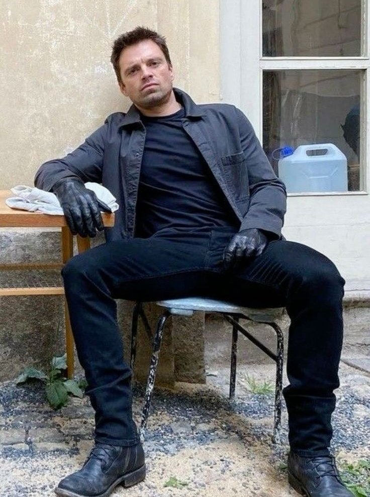 ari_pinkribbon's tweet photo. I hate men who manspread, except Sebastian Stan https://t.co/2kkJAIos5k