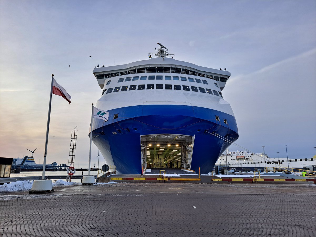 UnityLine's tweet photo. 🚢 Jantar Unity przybył do Trelleborga, pomyślnie przeszedł próby portowe i manewrowe, po czym odbił do Ystad.⚓
Jantar Unity arrived in Trelleborg, successfully completed trials, and then departed for Ystad. Another key milestone achieved.🌍

#JantarUnity #BalticSea #Trelleborg https://t.co/1iVcz7SXMx