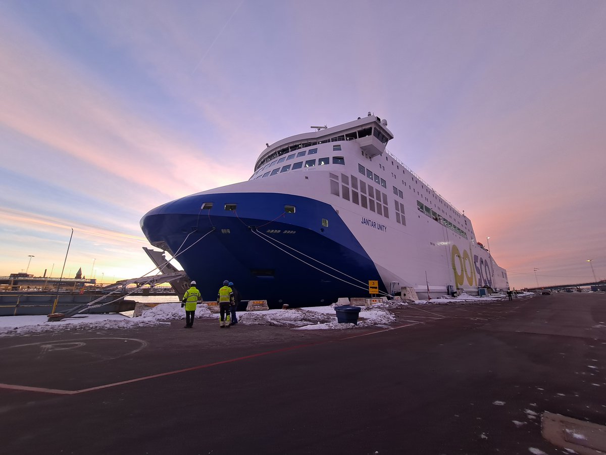 UnityLine's tweet photo. 🚢 Jantar Unity przybył do Trelleborga, pomyślnie przeszedł próby portowe i manewrowe, po czym odbił do Ystad.⚓
Jantar Unity arrived in Trelleborg, successfully completed trials, and then departed for Ystad. Another key milestone achieved.🌍

#JantarUnity #BalticSea #Trelleborg https://t.co/1iVcz7SXMx