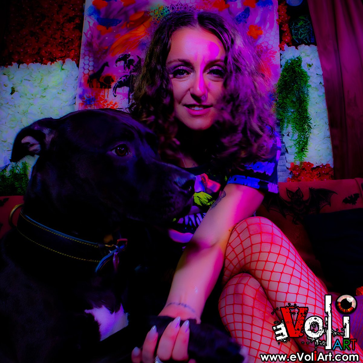 underlab's tweet image. 🐶 Model. Rapper. Dog mom. Queen.
@PrincessPoiised brings “Come (Eat)” to the studio—featuring her pups Catalina &amp;amp; Cerebus.
🖤 Who says baddies can’t be soft? View Full Set Here bit.ly/AmandaPLZ-EVOL