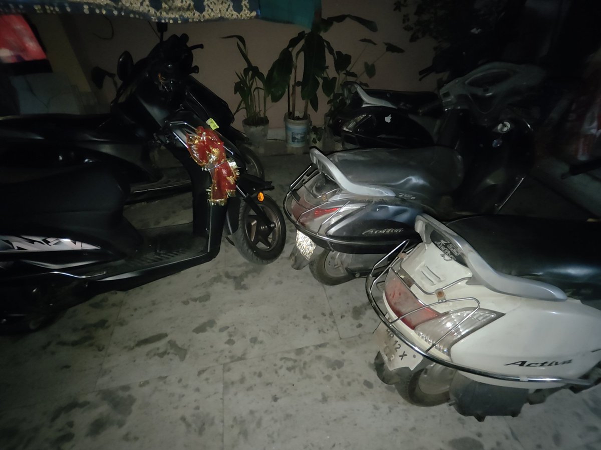 tarun_champ's tweet photo. @honda2wheelerin Added 5th Activa in our Parking Today.. thanks honda for best Launching best 2-wheeler in India... https://t.co/czlv0FMgDK