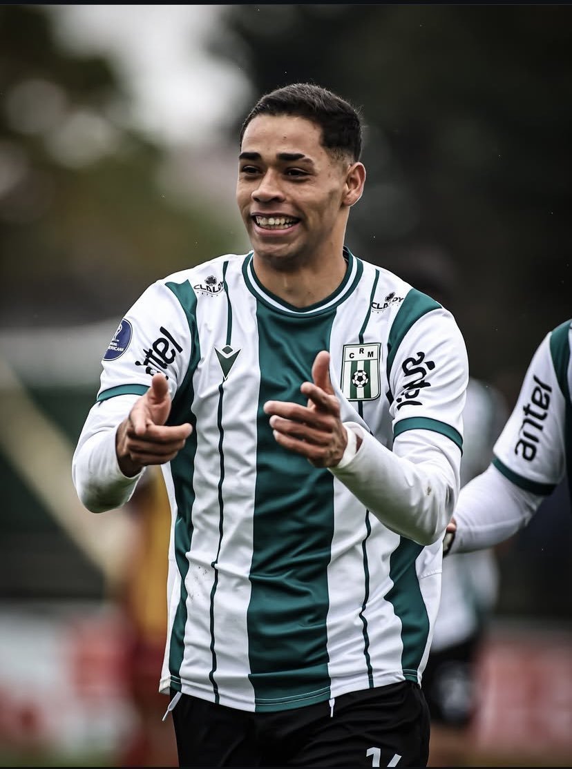 TodoFutbolSUD's tweet photo. #Peñarol 🚨

➡️El carbonero inició oficialmente las negociaciones por el extremo Esteban Da Silva.

➡️Aguirre lo quiere desde el año pasado.

Para mí, hay altas probabilidades de que el extremo llegue a #Peñarol en este período de pases. https://t.co/YTxQFKQQEf