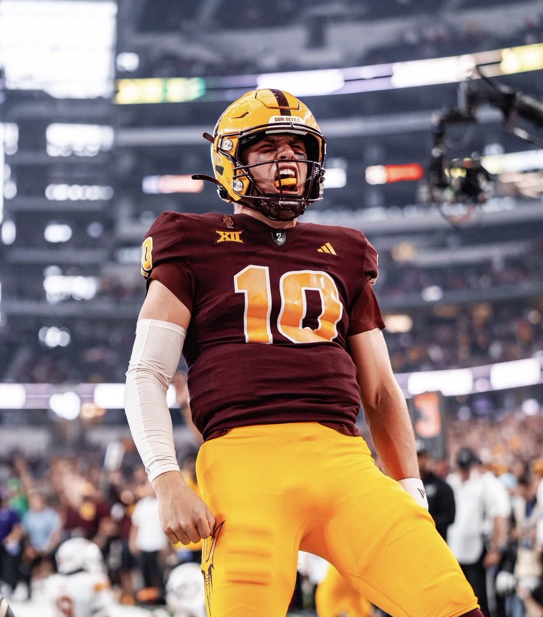 znagy20's tweet image. BREAKING: #LSU is expected to land a commitment from the No. 1 QB in the Transfer Portal: Sam Leavitt.

Leavitt comes in as the top player available with Lane Kiffin and Co. set to land their signal-caller for the 2026 season, @espn reports.

The 6’2, 205-pounder is a Tiger.