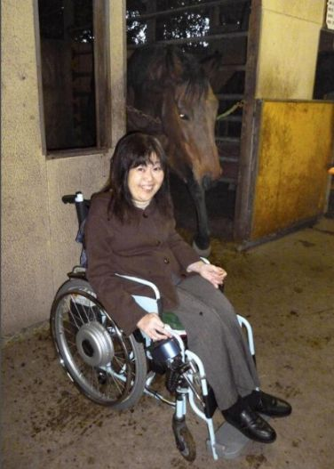 ShitpostRock's tweet image. New wholesome Uma Musume story just dropped 

By the end of 2025, a fan of Haru Urara who suffers from muscular atrophy,  a condition that has confined her to a wheelchair for life attended a  music show in Tokyo. She came to perform a song of gratitude dedicated  to Haru Urara,…