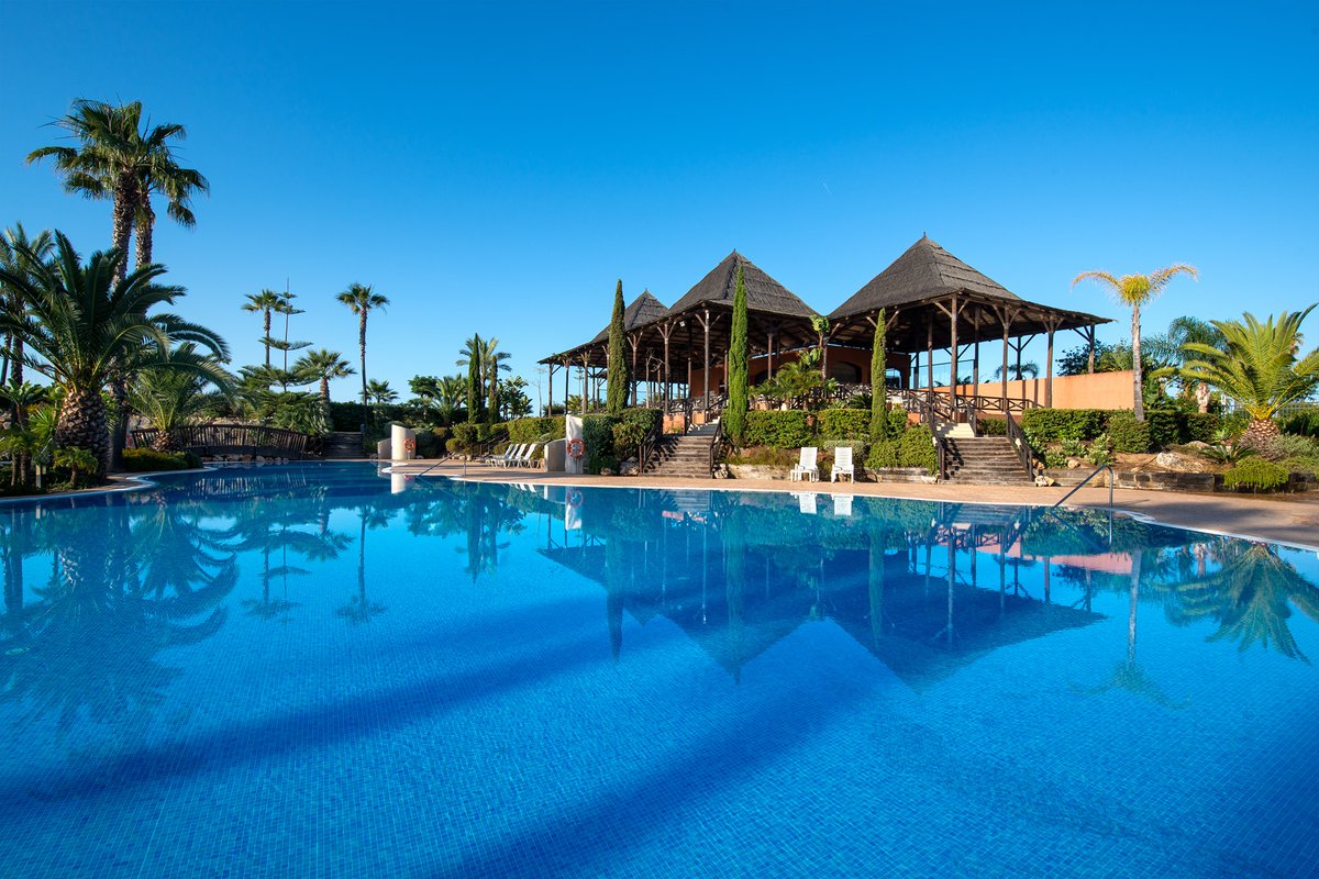 ¿Qué sensaciones tienes al ver esta foto? 📸 💦

Ya queda menos para que puedas volver a sentirlas.

puertoantilla.com.

#PuertoAntilla #Islantilla #Hotel #Piscina #Vacaciones