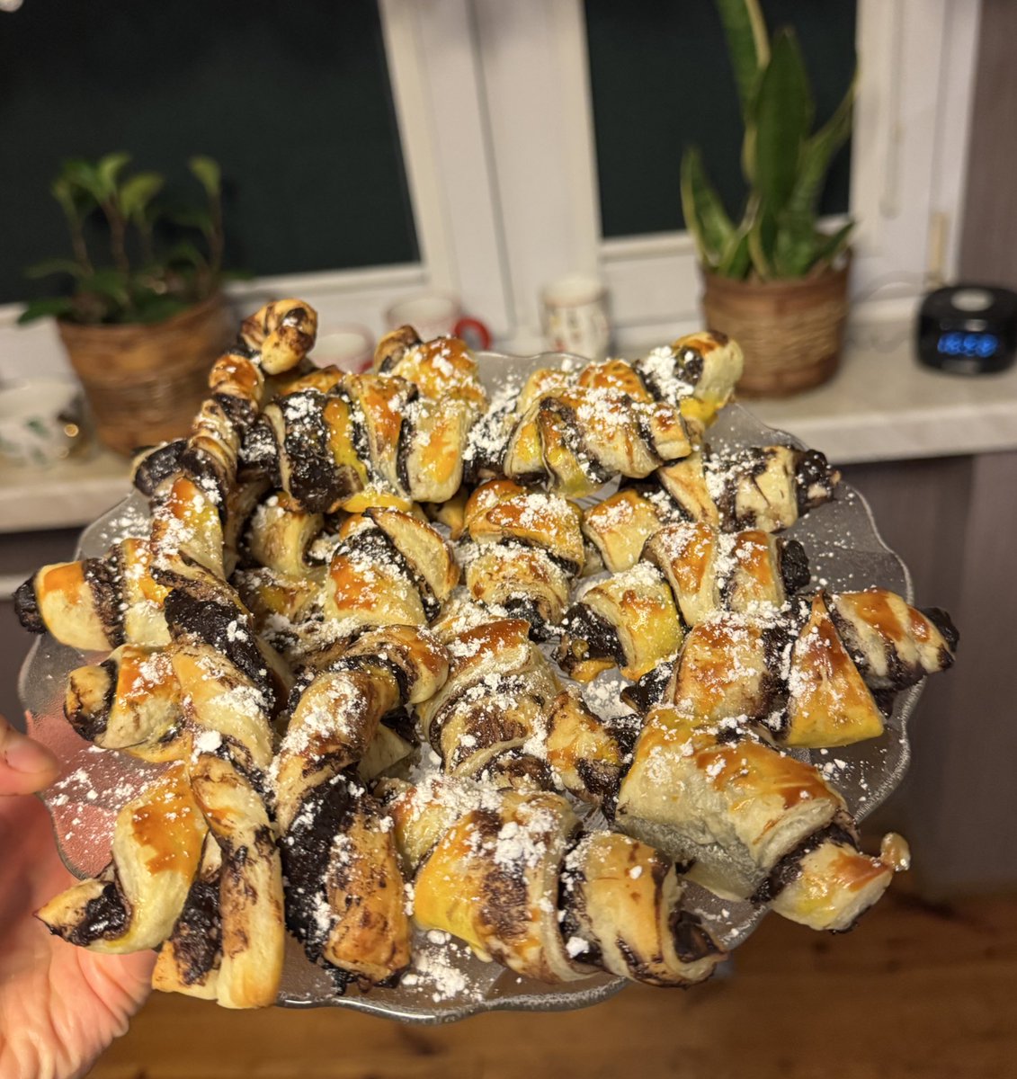 fflowerjk's tweet image. zrobiłam rogaliki z czekoladą dzisiaj i SĄ PRZEPYSZNE!!