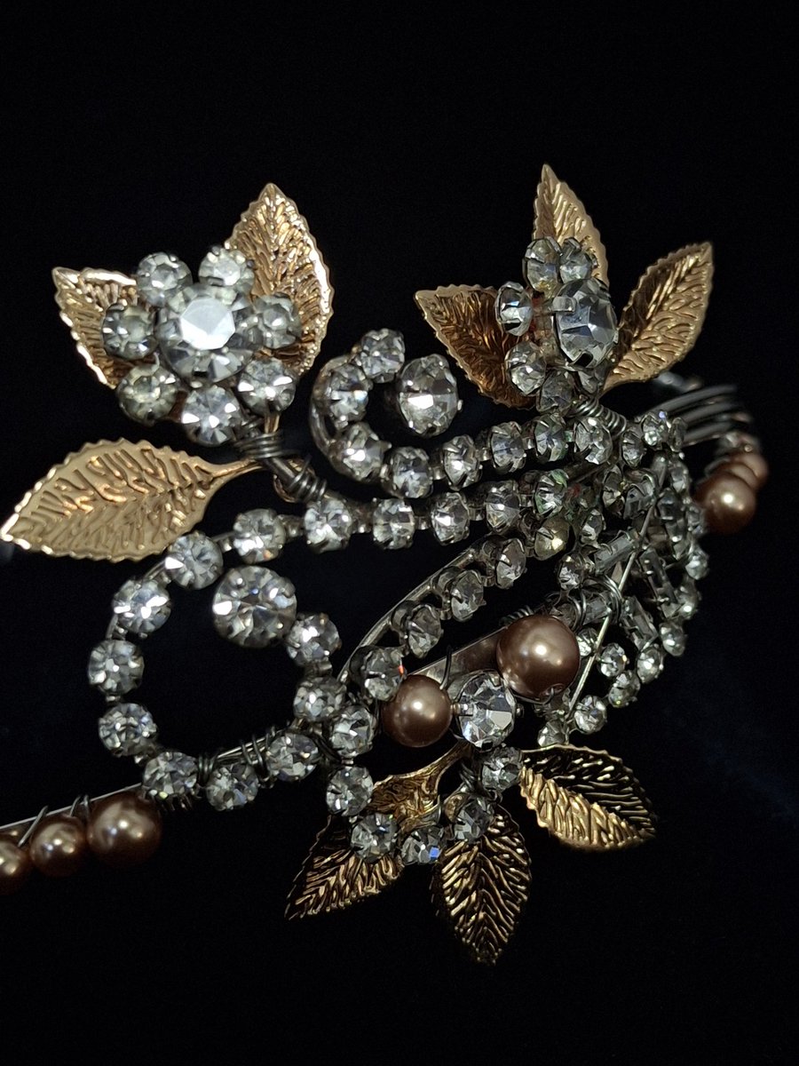 A little sneak peek of a new piece I've been working on ♥️

It's gorgeously delicate and luminous...vintage vibes with a hint of something a little more modern. 

I've been really enjoying making this. It's been one of those pieces that just seems to have magically come together