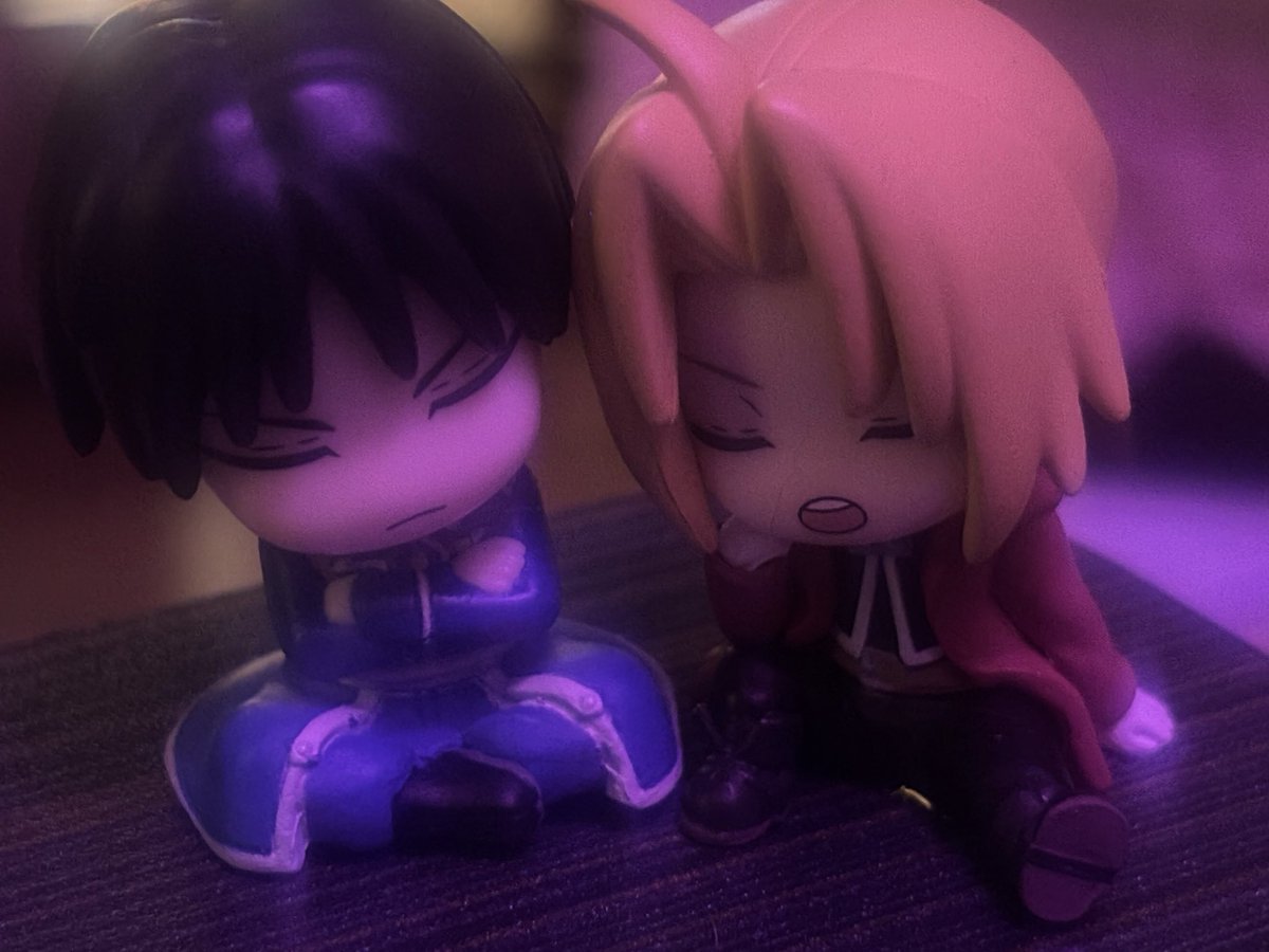 My lil desk mascots. Yes, your honour, they are in love 💛 #RoyEd