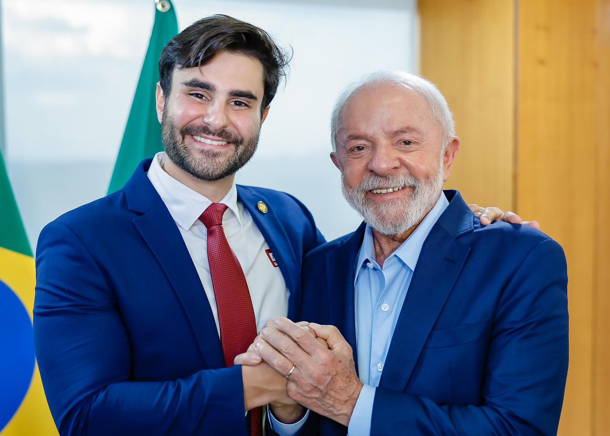 pedrorousseff's tweet image. 🚨AGORA É LEI! Governo Lula ACABOU de SANCIONAR a LEI que garante LUZ 100% DE GRAÇA para idosos ACIMA de 60 anos e famílias de BAIXA RENDA que estão inscritas no CadÚnico! 

GRANDE DIA! 🇧🇷💡👍