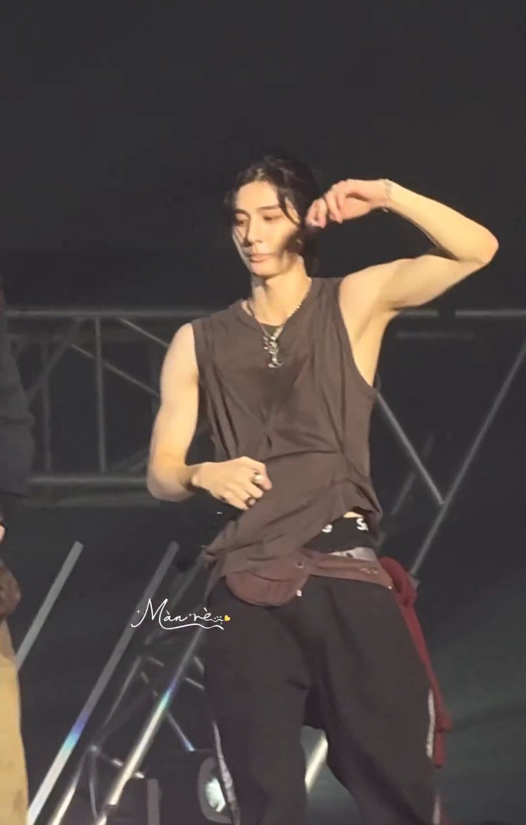 siangnya pilek               malemnya buka baju