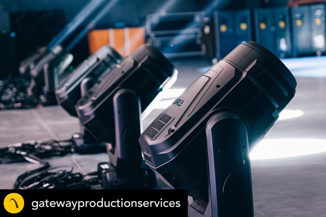 TheRobeWay's tweet photo. Kicking off our week in St. Louis from Studio 75 with Gateway Studios & Production prepping the AEW rig using @Robelighting #MegaPointe, #Spiider & #Tetra1 luminaires.
#therobeway #gatewayproductionservices #robelighting #techlife https://t.co/Vv2mzgJZQY