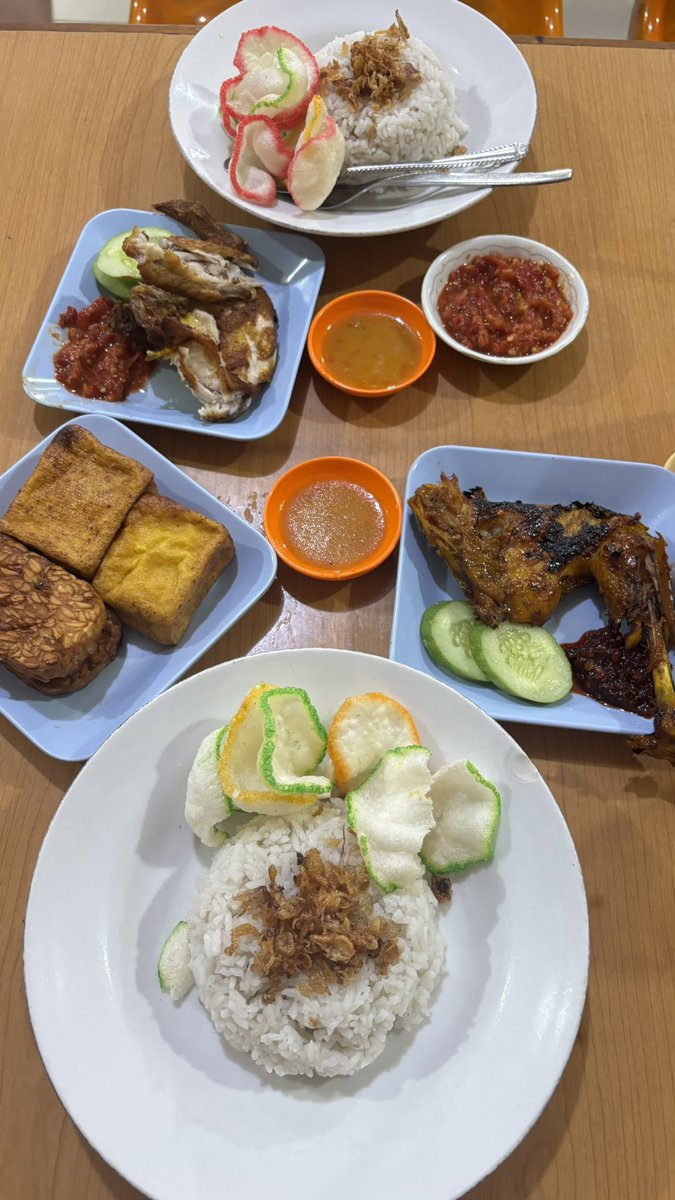 waddaps's tweet photo. 😍🥰 dibawa kulineran, mana ena enaa https://t.co/yqBnWZrHiM
