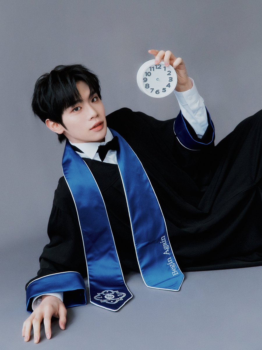 omi_terii's tweet image. Begin Again, my early zb1's RE-FLOW album lore/theories; short thread

Remember zb1's world tour called Timeless World. Clock without arrows represent timelessness, which leads to Eternity.

#ZEROBASEONE
#제로베이스원