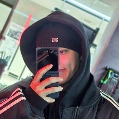 lalaliluvr's tweet image. i loveeeeeee when cheol makes his dimple the main character in his pics 🤏🏻