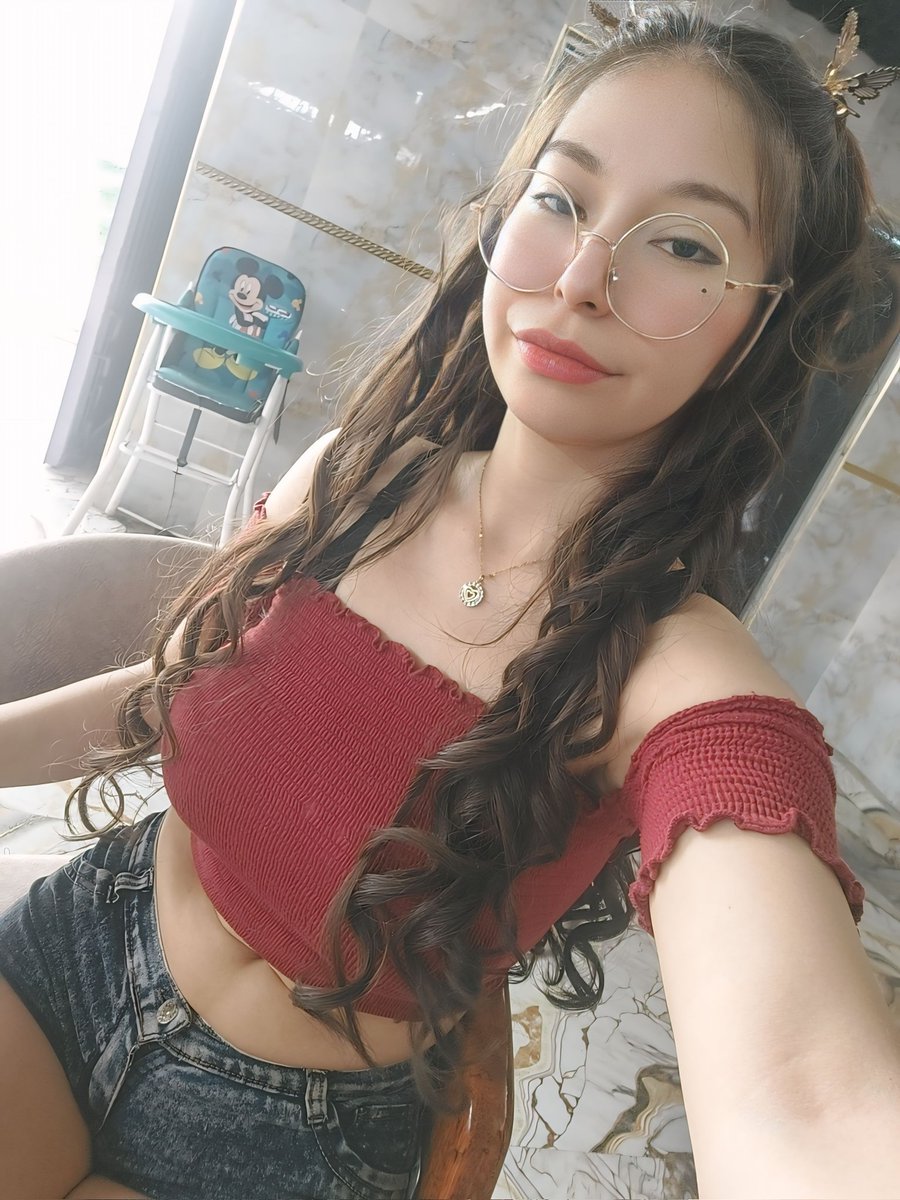 Debería renunciar a tener novio? Con tan solo  18 años todavía no tuve   relaciones sexuales, ni novio y mucho menos he besado a un chico, estoy pensando en rendirme y aceptar que nunca tendré novio, a los 18 ya todos saben besar, y han tenido relaciones, no creo que pueda...