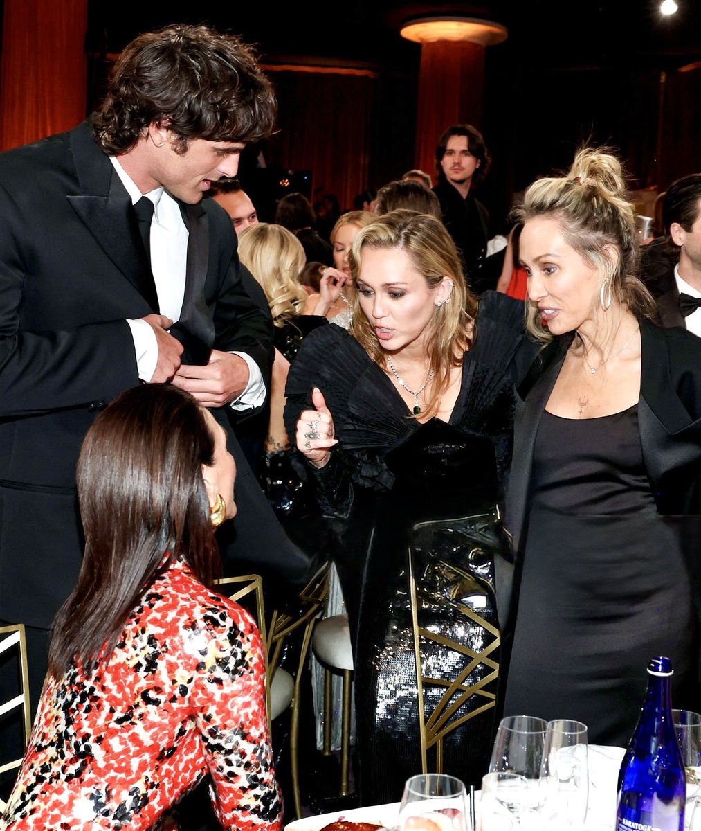 Miley Cyrus and Jacob Elordi introducing their moms at the #GoldenGlobes 🥹