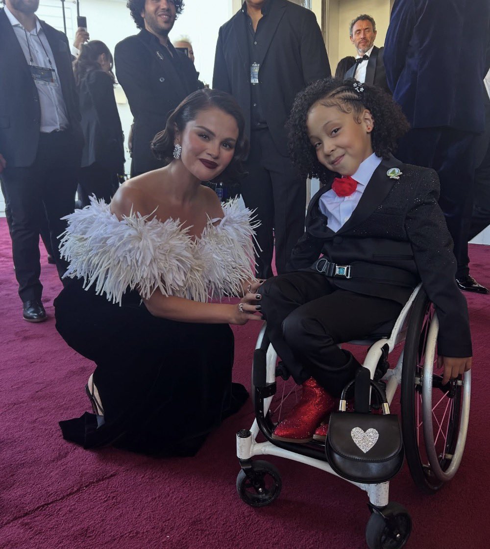 YSLEVIZ's tweet image. this healed me 🙂‍↕️