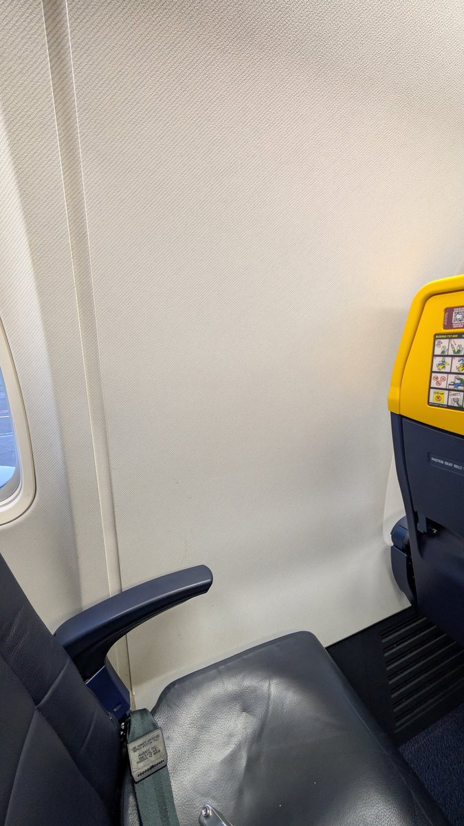 Talketivetrol15's tweet image. Esto que broma es @Ryanair_ES he pagado ventana eh