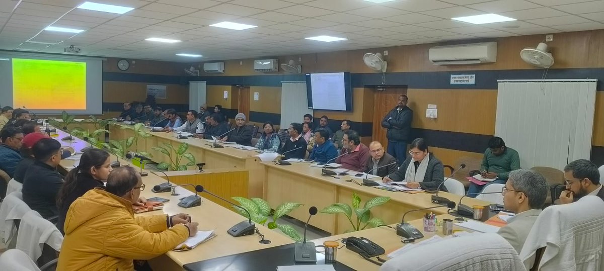 जिला पोषण समिति की मासिक समीक्षा बैठक कर गर्भवती/धात्री महिलाओं, बच्चों को समय से पोषाहार वितरित करने के साथ पोषण ट्रैकर में शत प्रतिशत फीडिंग का  कार्य कराने के निर्देश संबंधित को दिए।<a href="/CMOfficeUP/">CM Office, GoUP</a>  <a href="/UPGovt/">Government of UP</a> <a href="/InfoDeptUP/">Information and Public Relations Department, UP</a> <a href="/CommissionerPrg/">Commissioner Prayagraj</a>