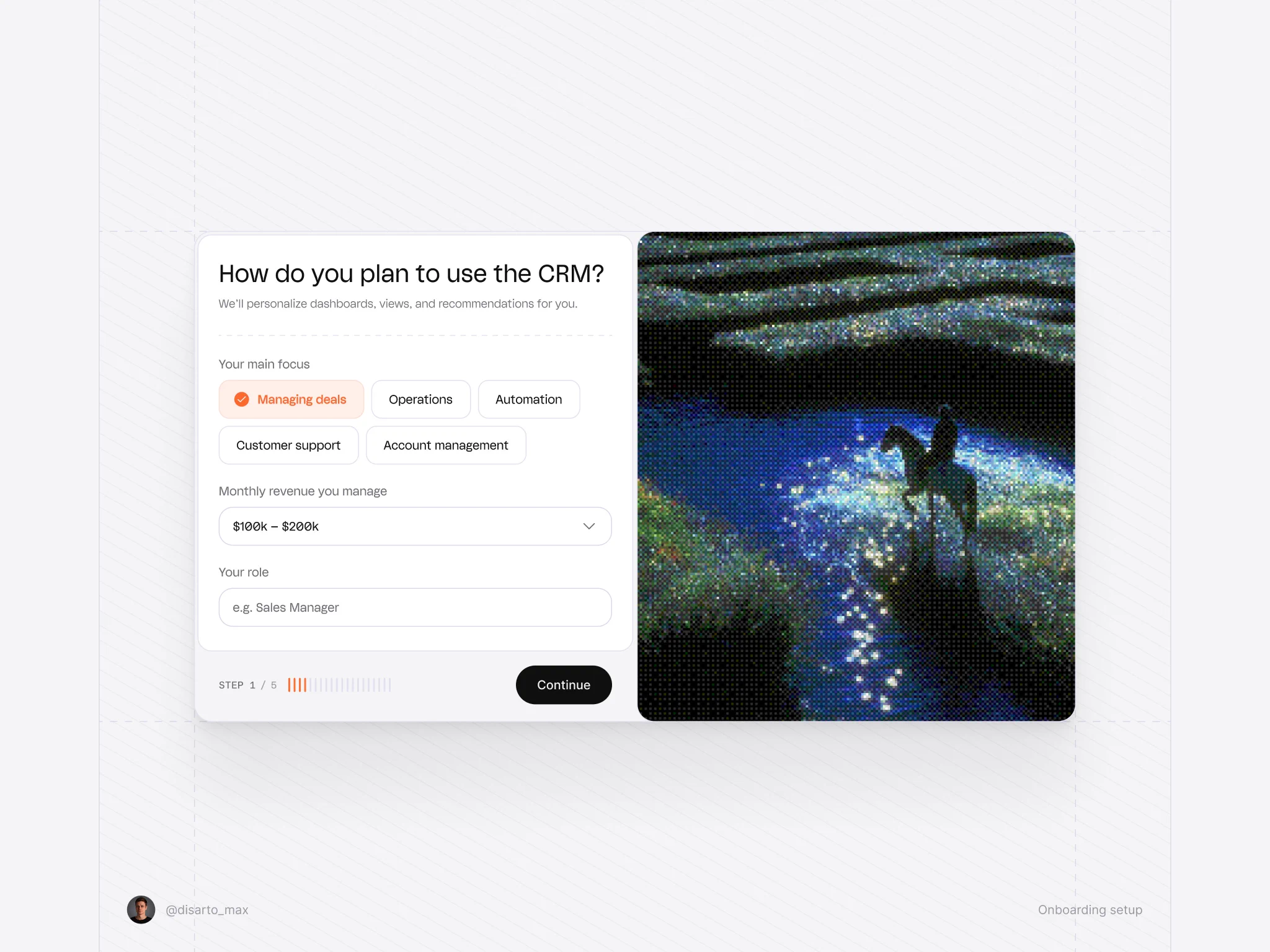 CRM 온보딩 모달 — 좌측 폼과 우측 이미지 분할