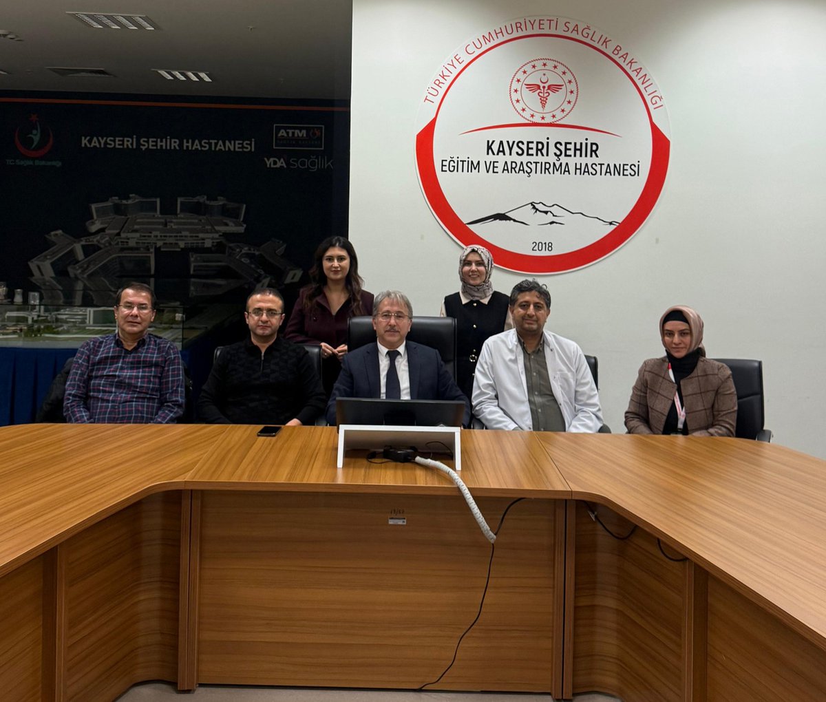 Bugün kliniğimizde yapılan uzmanlık sınavında Dr. Habibe Duman ve Dr.
Merve Özaslan Sevinç başarılı olarak Uzman olmaya hak kazanmışlardır. 3 yıllık Aile Hekimliği Uzmanlığı eğitimlerini başarı ile tamamlayan uzmanlarımızı tebrik eder bundan sonraki hayatlarında başarılar dilerim