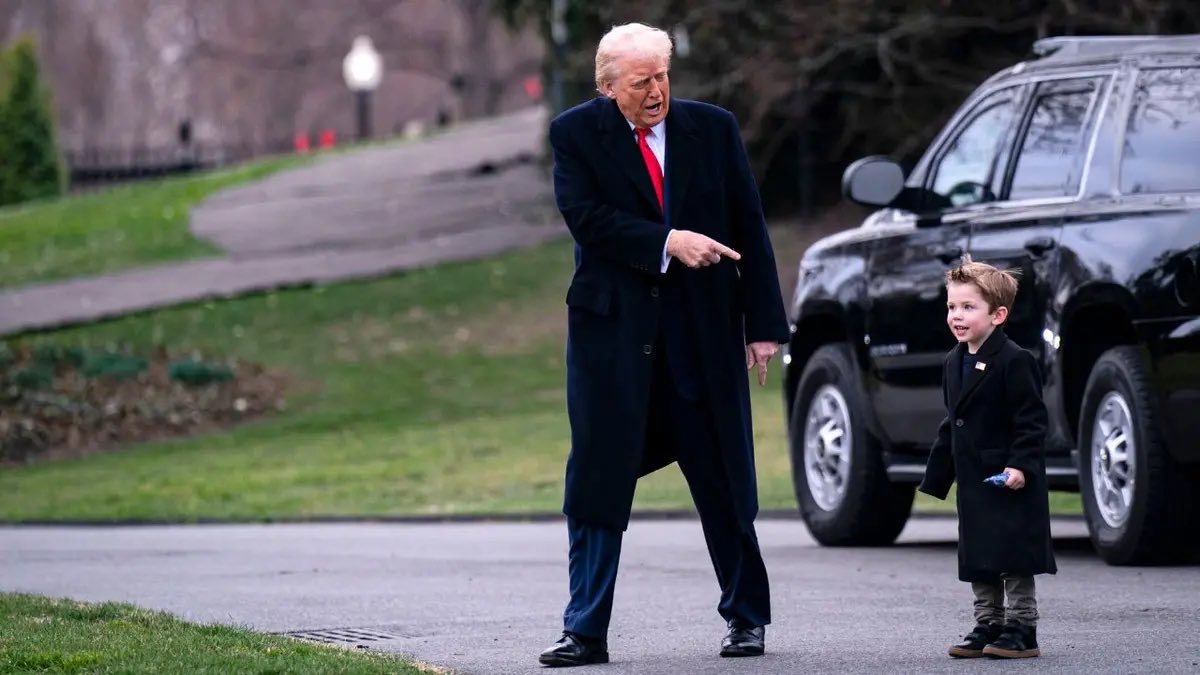 <a href="/lens_darkly/">They Live We Sleep</a> <a href="/iam_smx/">SMX 🇺🇸</a> One of the perks of owning your own companies and being a billionaire is getting to bring your kids with you