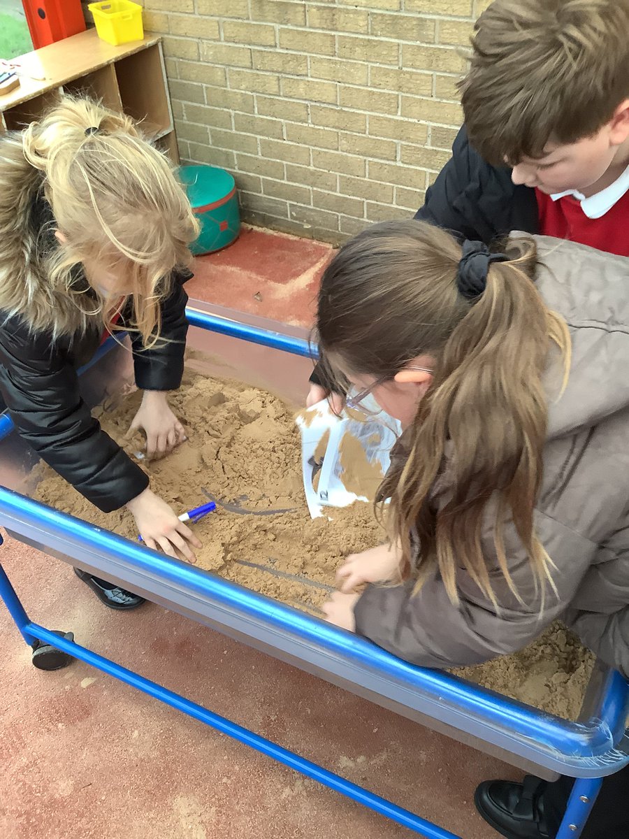 Outdoor learning 🌿
Year 4 became archaeologists this afternoon and excavated artefacts about Vikings. We found out amazing facts like how Vikings did not have horned helmets and that they were farmers 🌾