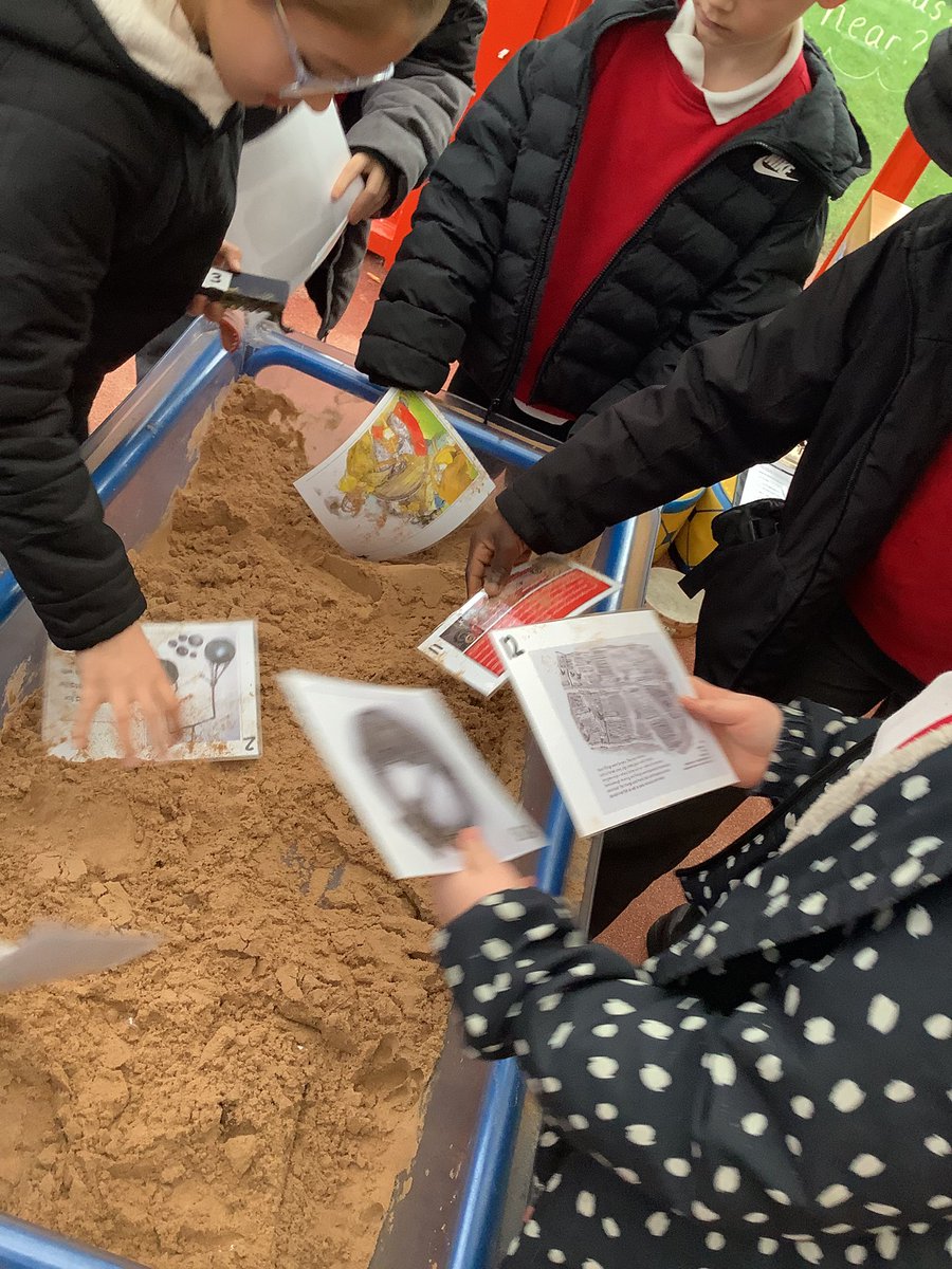 Y4HAS's tweet photo. Outdoor learning 🌿
Year 4 became archaeologists this afternoon and excavated artefacts about Vikings. We found out amazing facts like how Vikings did not have horned helmets and that they were farmers 🌾 https://t.co/JSY4dqRMzD