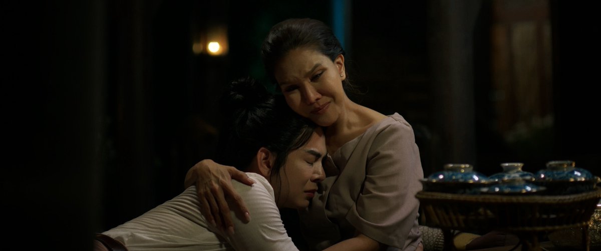 TheBLXpress's tweet photo. #InterminableEP10...Sophee is scary, she literally kidnapped Ruedee because of her misunderstanding and made her vanish in thin air, what will she do when she learns the truth about Khun Yai & Kaewta's relationship. Why does Ajarn look exactly like Khun Yai 🤯🤯 https://t.co/trlvJmwMgJ