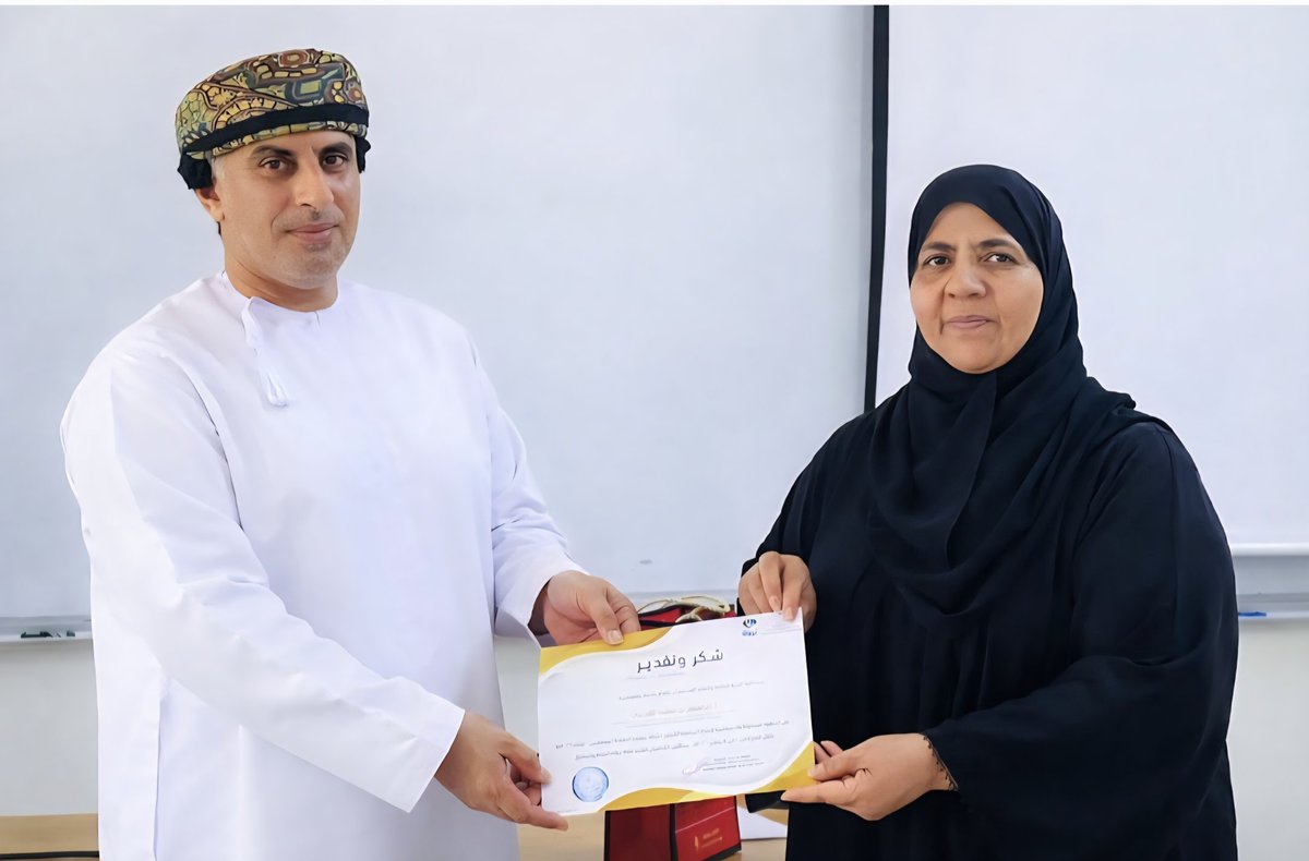 algharibi2020's tweet photo. سعدنا بتقديم ورشة "التحدث بثقة ولباقة ومهارة العرض" ضمن البرنامج الشتوي للطلبة الموهوبين "شغف يتوهج 2026م" الذي نظمته المديرية العامة للتربية والتعليم بمحافظة الظاهرة.
تجربة ملهمة مع نخبة من الطلبة الطموحين.. كل الشكر لكل من أسهم في إنجاح هذه المبادرة الجميلة. https://t.co/KeKYwmoHm1