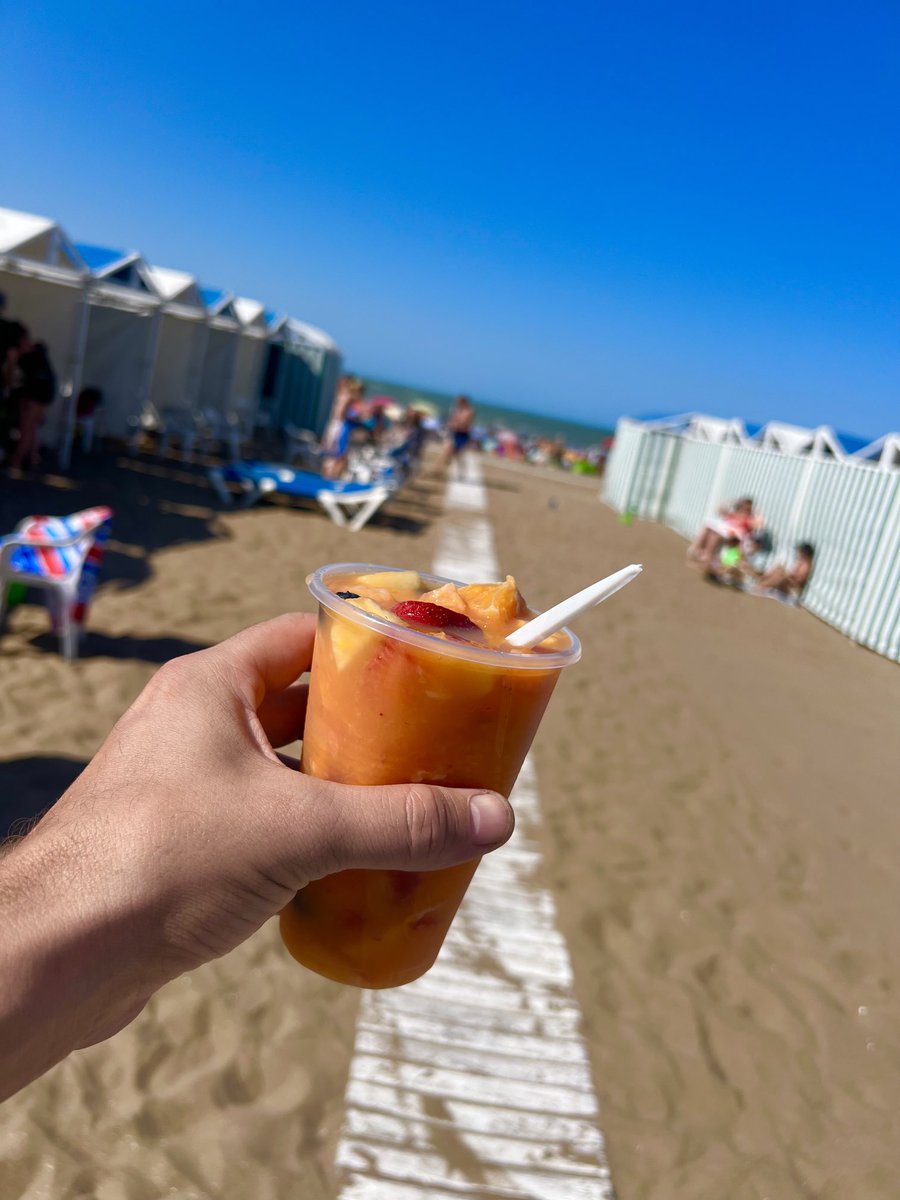 Otro día de Playa ideal !!!!! Pinto ensaladita de frutas #Balneario #Hermitage #MarDelPlata