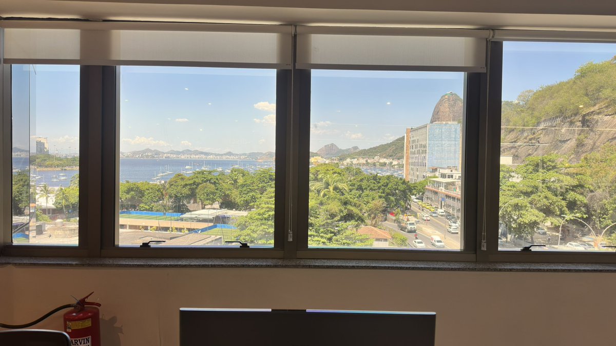 jopsrd's tweet image. até a vista do escritório no rj entrega performance numa segunda qualquer