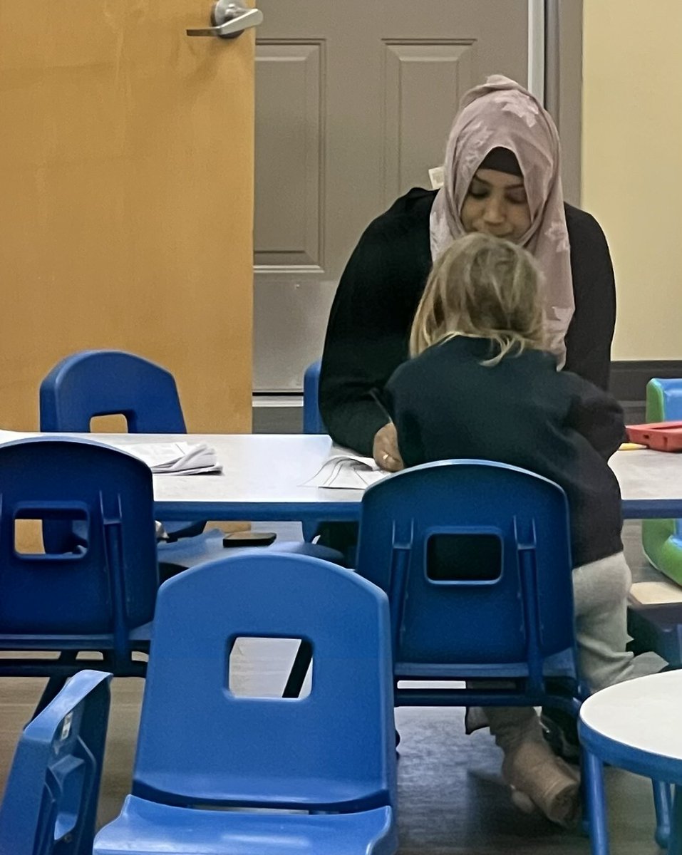goddard337's tweet photo. Mondays = Moments That Matter. 📚

Ms. Julie and Ms. Alwiya are meeting 1:1 with our scholars to capture what they truly know, so we can spend less time repeating what’s mastered and more time teaching what comes next. That’s how learning stays personal. That’s how children... https://t.co/EogFWzr6r8
