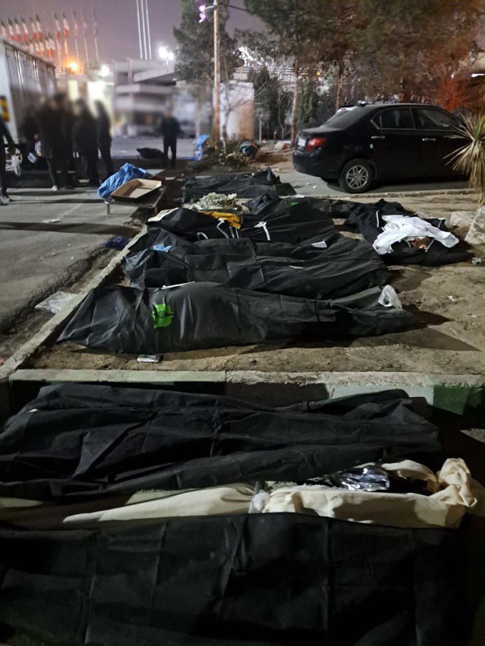viquirepublica's tweet photo. Carrers amb centenars de morts tirats, dones assassinades per treure's el vel, anuncis d'execucions dels manifestants detinguts. Si ningú ho impedeix seran penjats d'aquí a dos dies! 

On sou els de la flotilla "maravilla", les feministes, els dels drets internacionals, la UE, els de les llibertats, i el @parlamentcat sortit-ho a denunciar? 
On sou?
