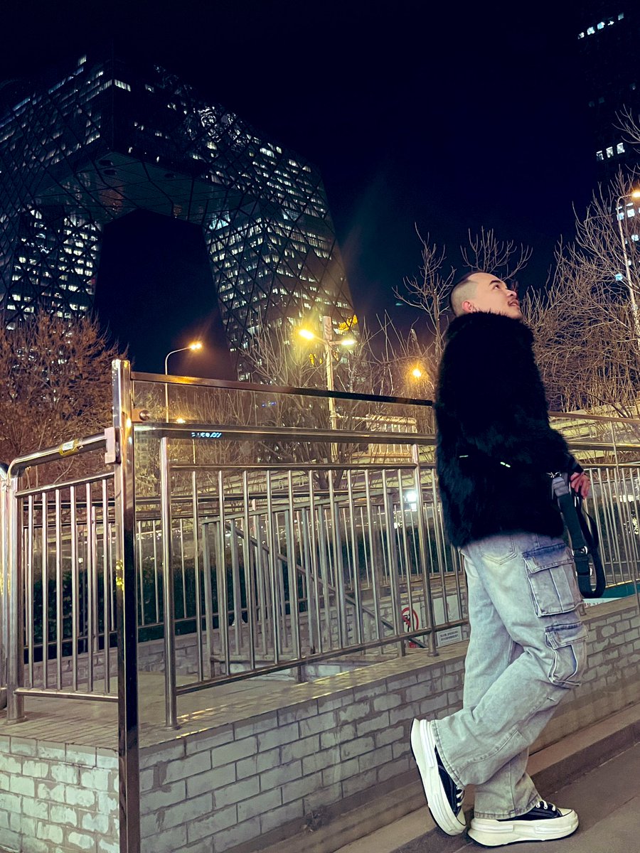 bench2094's tweet photo. To more solo dates this year!! 🤗✌️

featuring (cctv) CHINA CENTRAL TELEVISION!! 

#BeijingChina #CctvBuilding https://t.co/RMIqE4qSsl