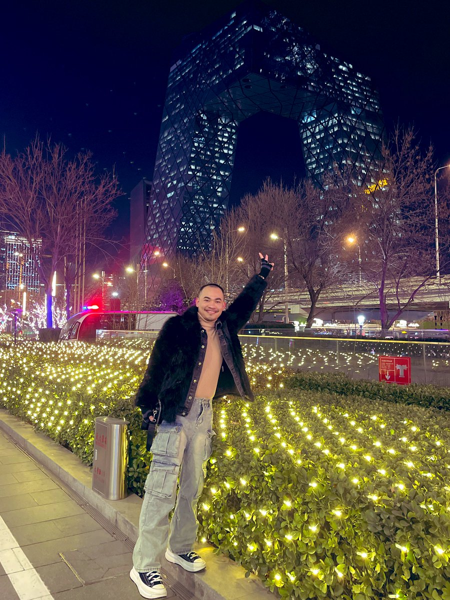 bench2094's tweet photo. To more solo dates this year!! 🤗✌️

featuring (cctv) CHINA CENTRAL TELEVISION!! 

#BeijingChina #CctvBuilding https://t.co/RMIqE4qSsl