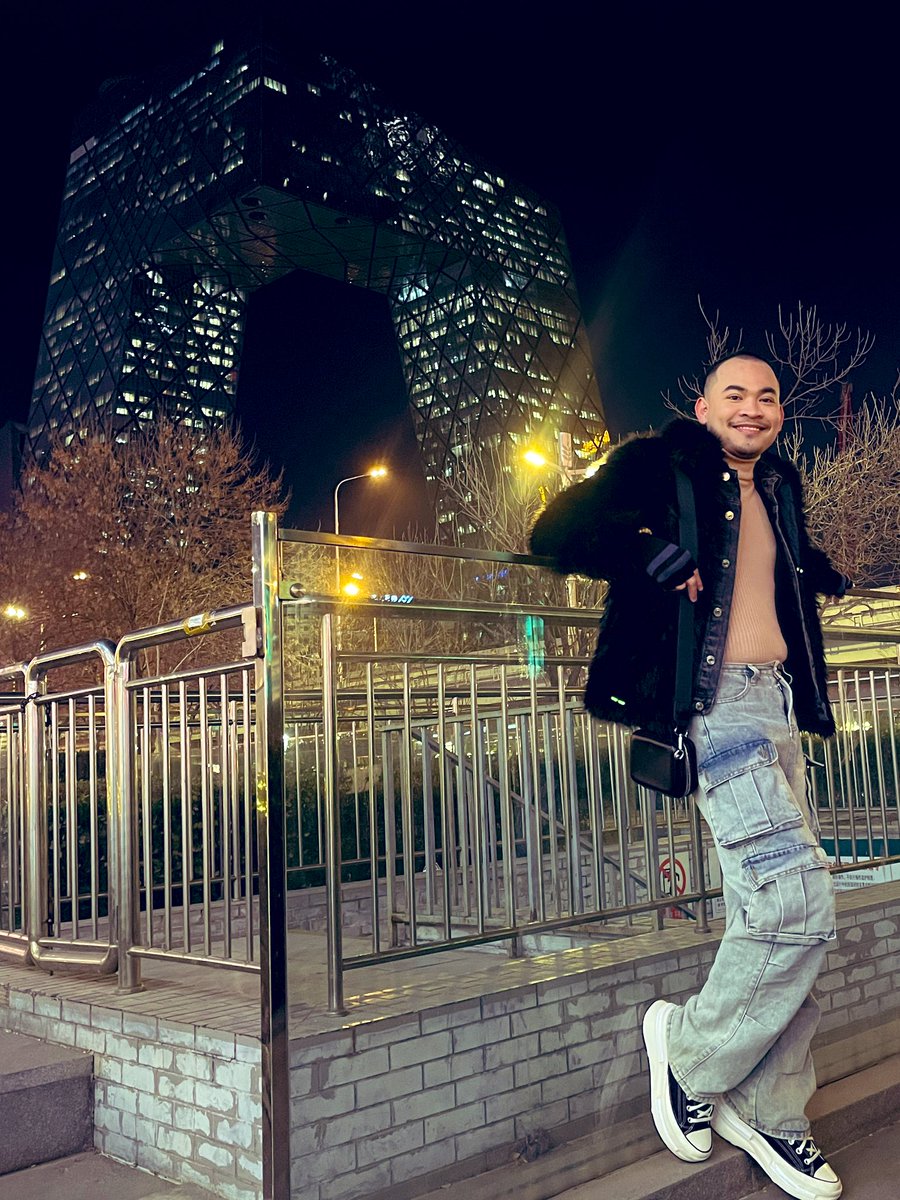 bench2094's tweet photo. To more solo dates this year!! 🤗✌️

featuring (cctv) CHINA CENTRAL TELEVISION!! 

#BeijingChina #CctvBuilding https://t.co/RMIqE4qSsl