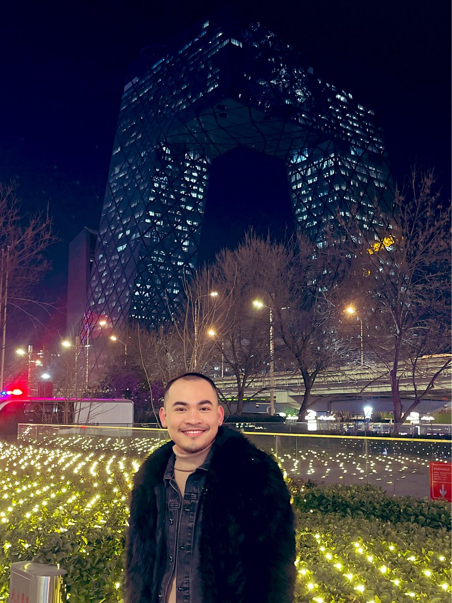 bench2094's tweet photo. To more solo dates this year!! 🤗✌️

featuring (cctv) CHINA CENTRAL TELEVISION!! 

#BeijingChina #CctvBuilding https://t.co/RMIqE4qSsl