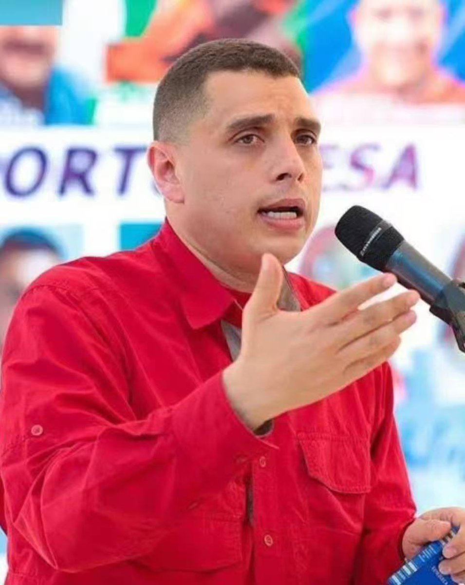Presidenta (E) <a href="/delcyrodriguezv/">Delcy Rodríguez</a>: "Designo al Capitán Juan Escalona como nuevo Ministro del Poder Popular del Despacho de la Presidencia. Sé que su lealtad, capacidad y compromiso llevará adelante el seguimiento del desarrollo de los planes de nuestro Gobierno Bolivariano junto al