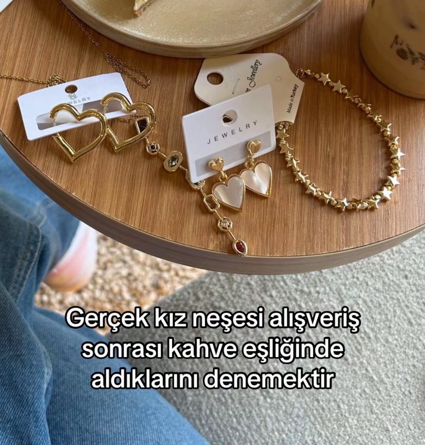 Alya (@alyareckles) on Twitter photo 