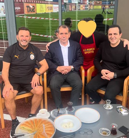 BahadirTerim_10's tweet photo. Üçünüz birden o pis ellerinizi Galatasaraydan çekeceksiniz #YönetimHocaBirlikteİstifa https://t.co/hhsW3tWT40