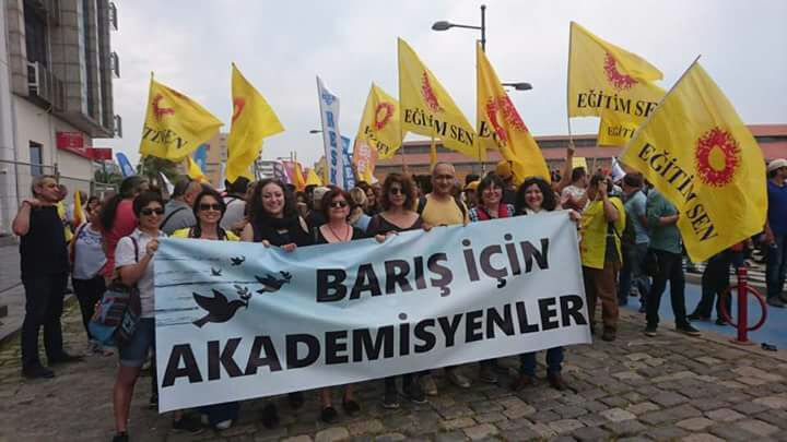 📍Barış Akademisyenlerinin Davalarında “Eş Zamansızlık”: “Ne Oldu Sizin İş? Geri Dönüyormuşsunuz!”

 ✒️Fuat Özdinç

👉 Yazıyı Praksis Güncel'de okuyabilirsiniz praksisguncel.org/baris-akademis…