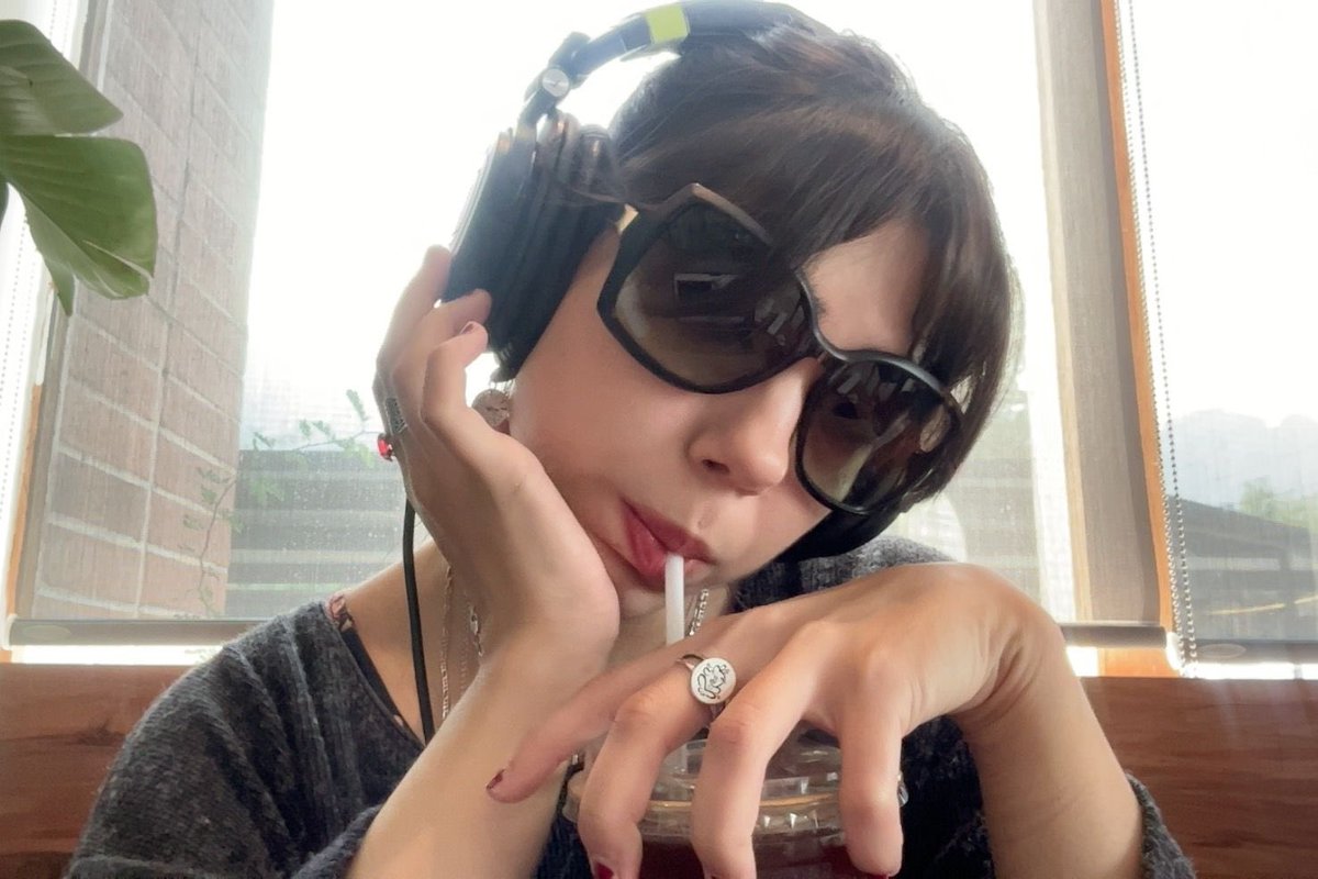 ivanaamp3's tweet image. Yo en el café