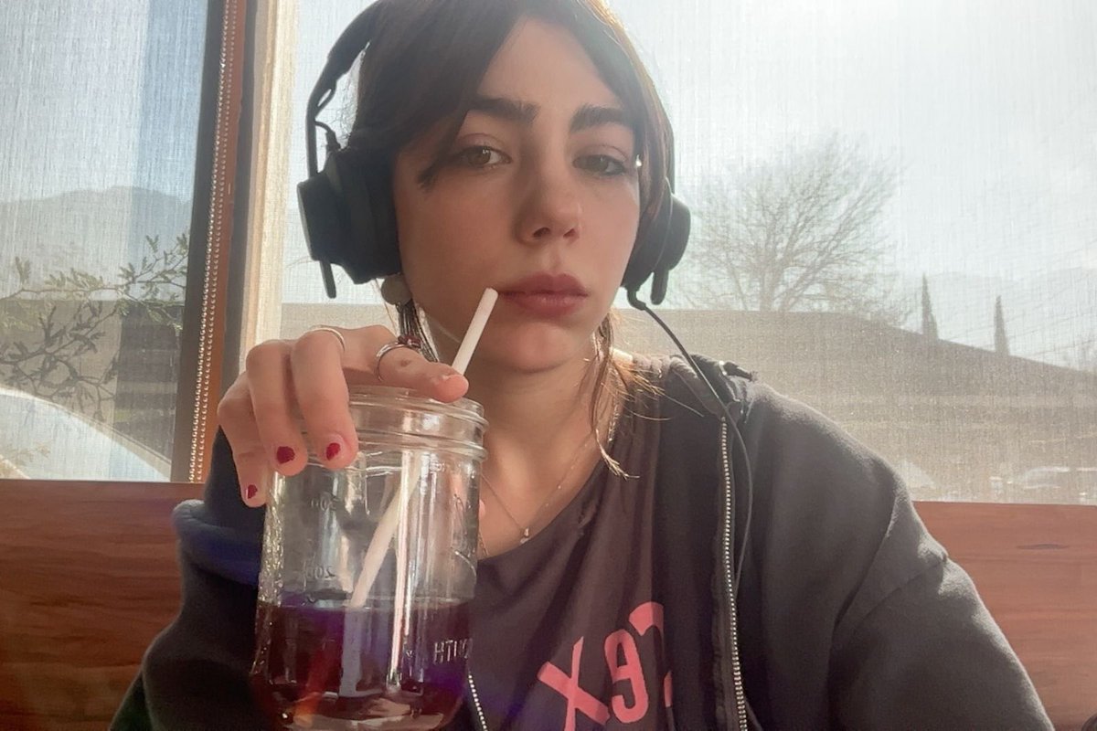 ivanaamp3's tweet image. Yo en el café