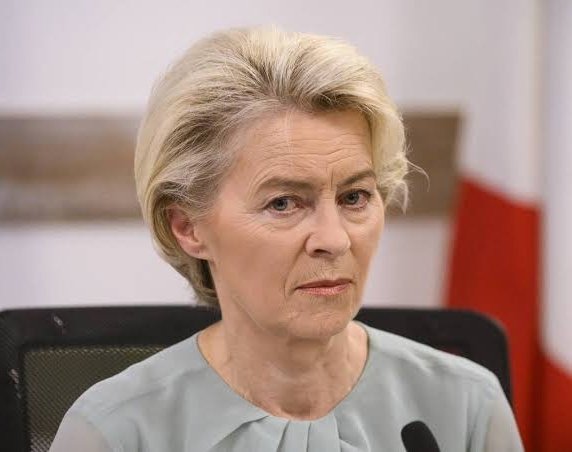 daily_romania's tweet image. Poland's President Karol Nawrocki vetoes the implementation of the EU's Digital Services Act which aims to censor Europeans online:

"A situation in which a government official decides what is permitted on the Internet is reminiscent of the Ministry of Truth in Orwell’s 1984."