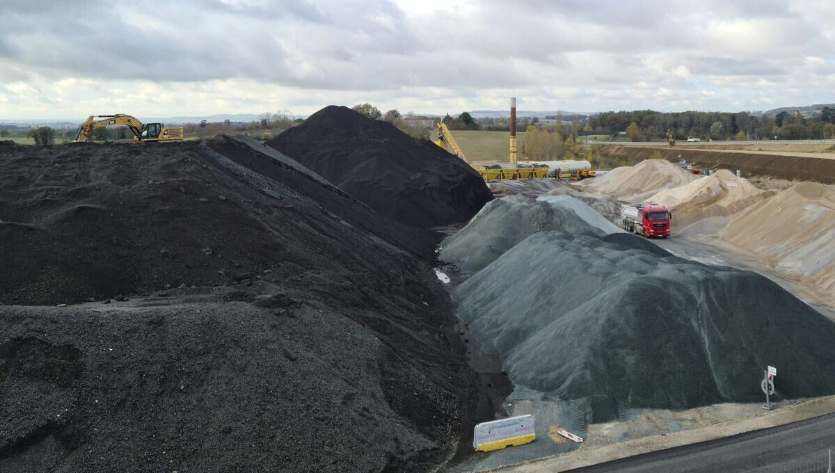 ici_officiel's tweet photo. Autoroute A69 : la justice suspend le chantier sur les zones où le dépassement d'emprise a été constaté
➡️ https://t.co/gSQy3BEUdT https://t.co/snI6l1ZfbA